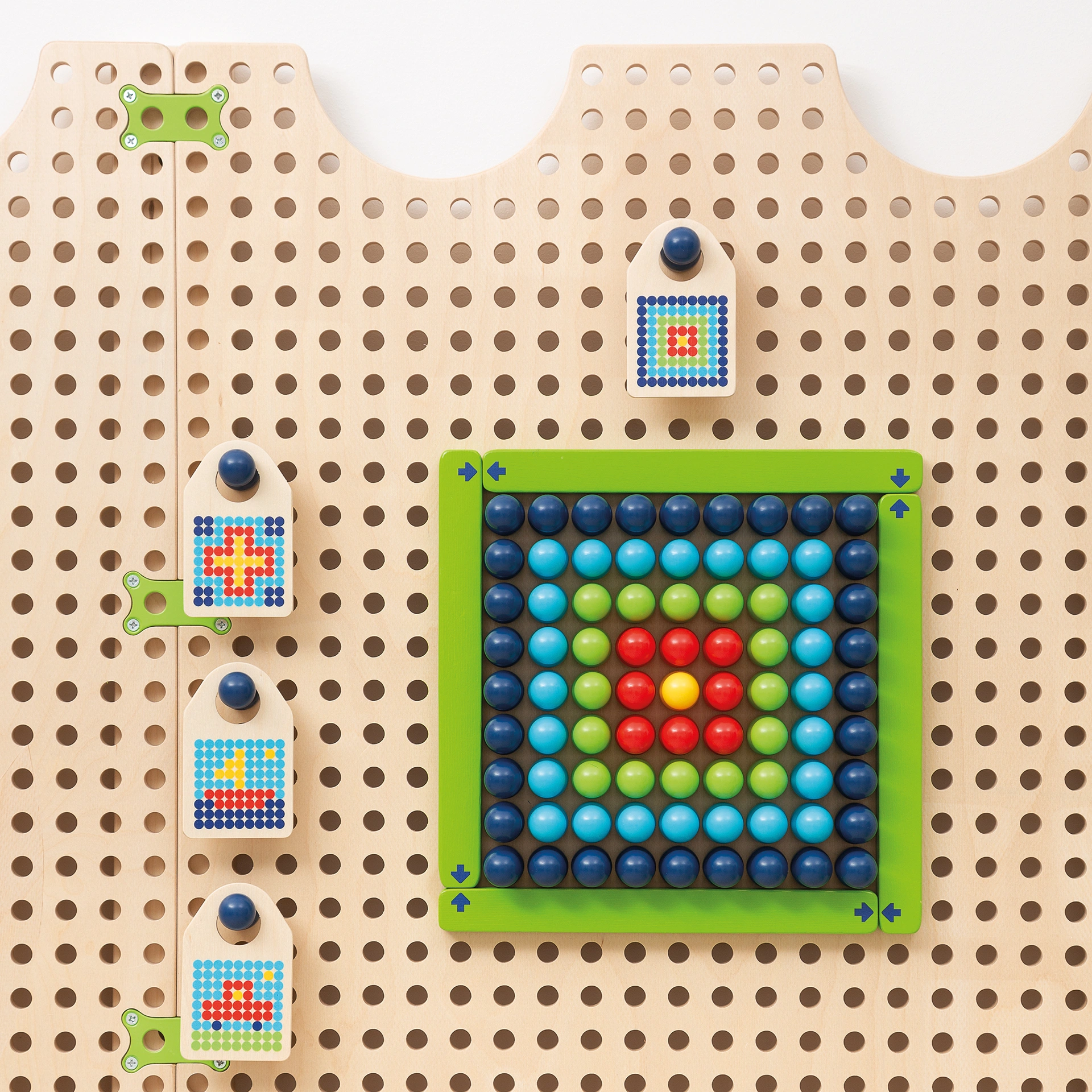 PLUG it "Tic Tac Toe und Steckspiel Set"