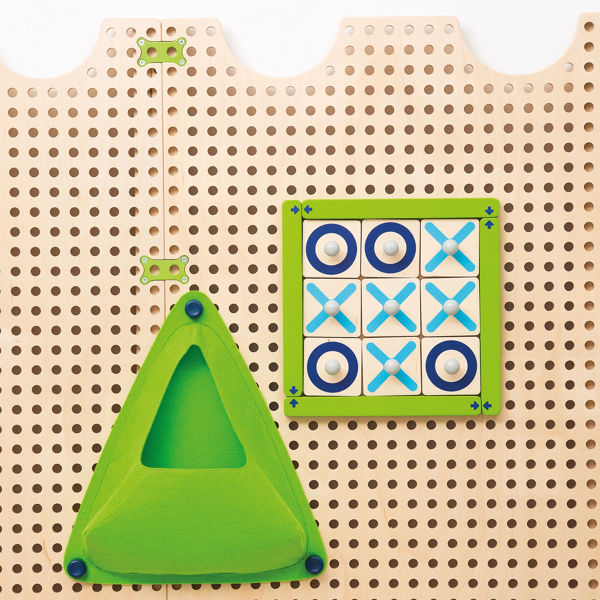 PLUG it "Tic Tac Toe und Steckspiel Set"